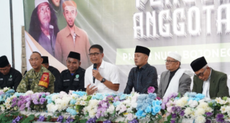 Prosesi pengukuhan dipimpin langsung Ketua PC Pagar Nusa Bojonegoro, Kyai Bisri Khoiron