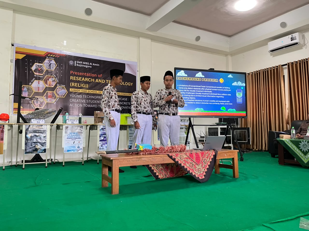 WhatsApp Image 2026-09-19 at 14.58.46 Santri tampilkan karya teknologi inovatif, bangun budaya riset sejak kelas 7